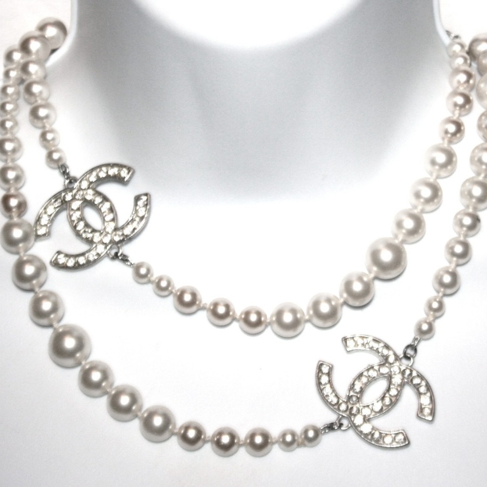 CHANEL PEARL NECKLACE w/2 CRYSTAL CC LOGOS